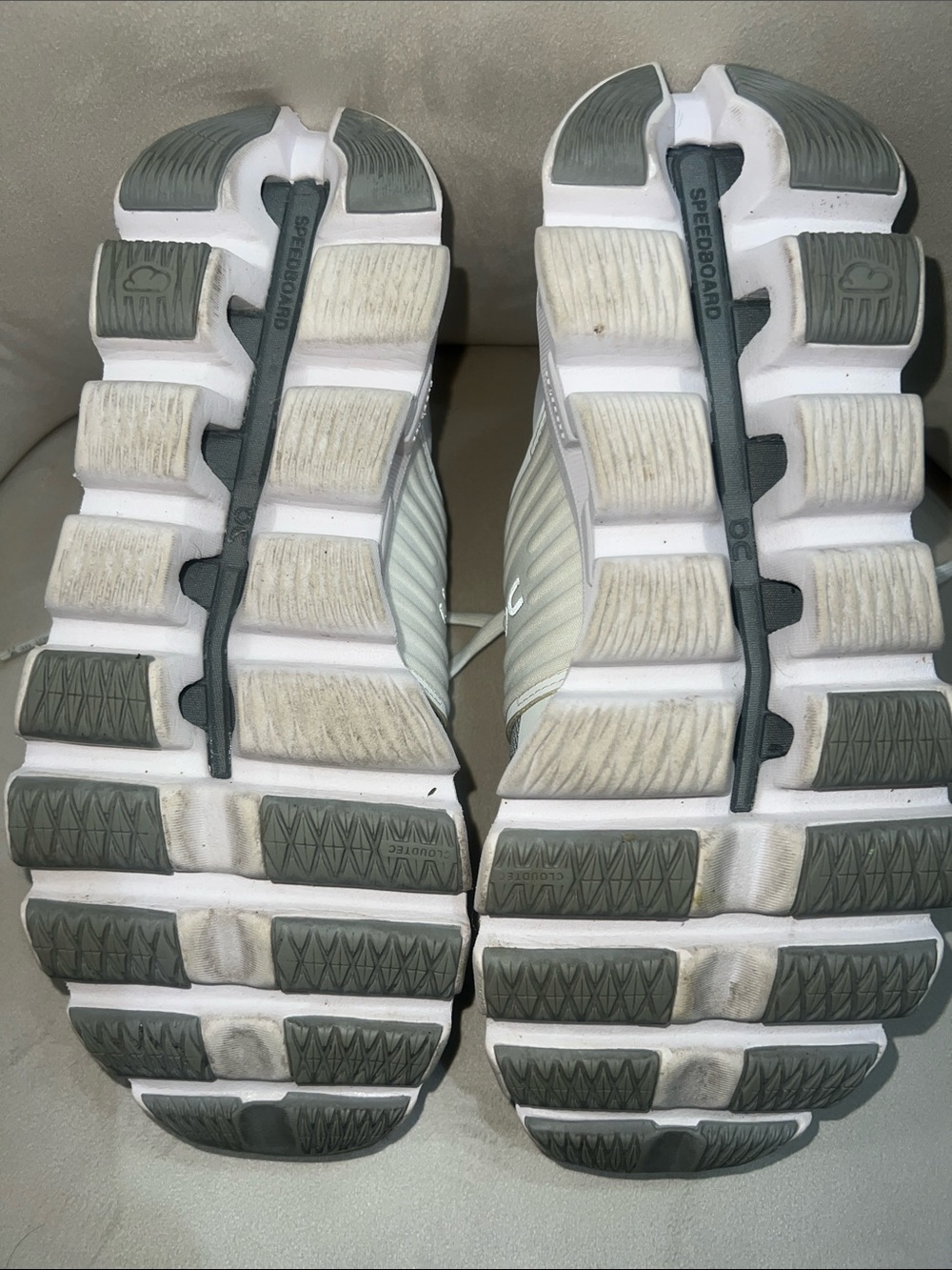 On cloud running shoes - Picture 4 of 6